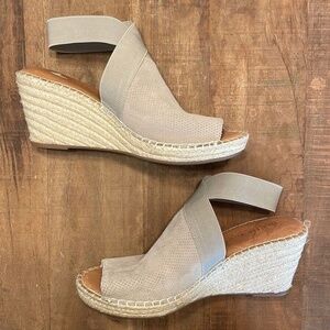 Gentle Souls by Kenneth Cole Womens Colleen Wedge Sandals Taupe Size 9.5